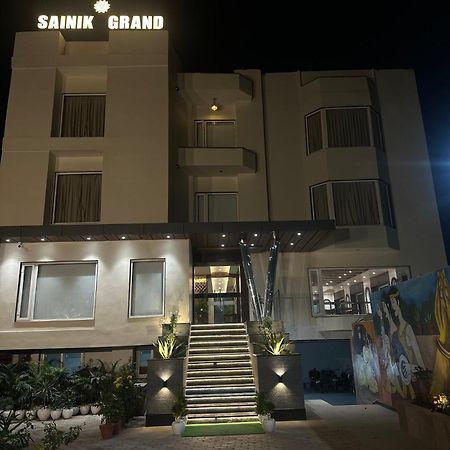 Hotel Sainik Grand 바라나시 외부 사진