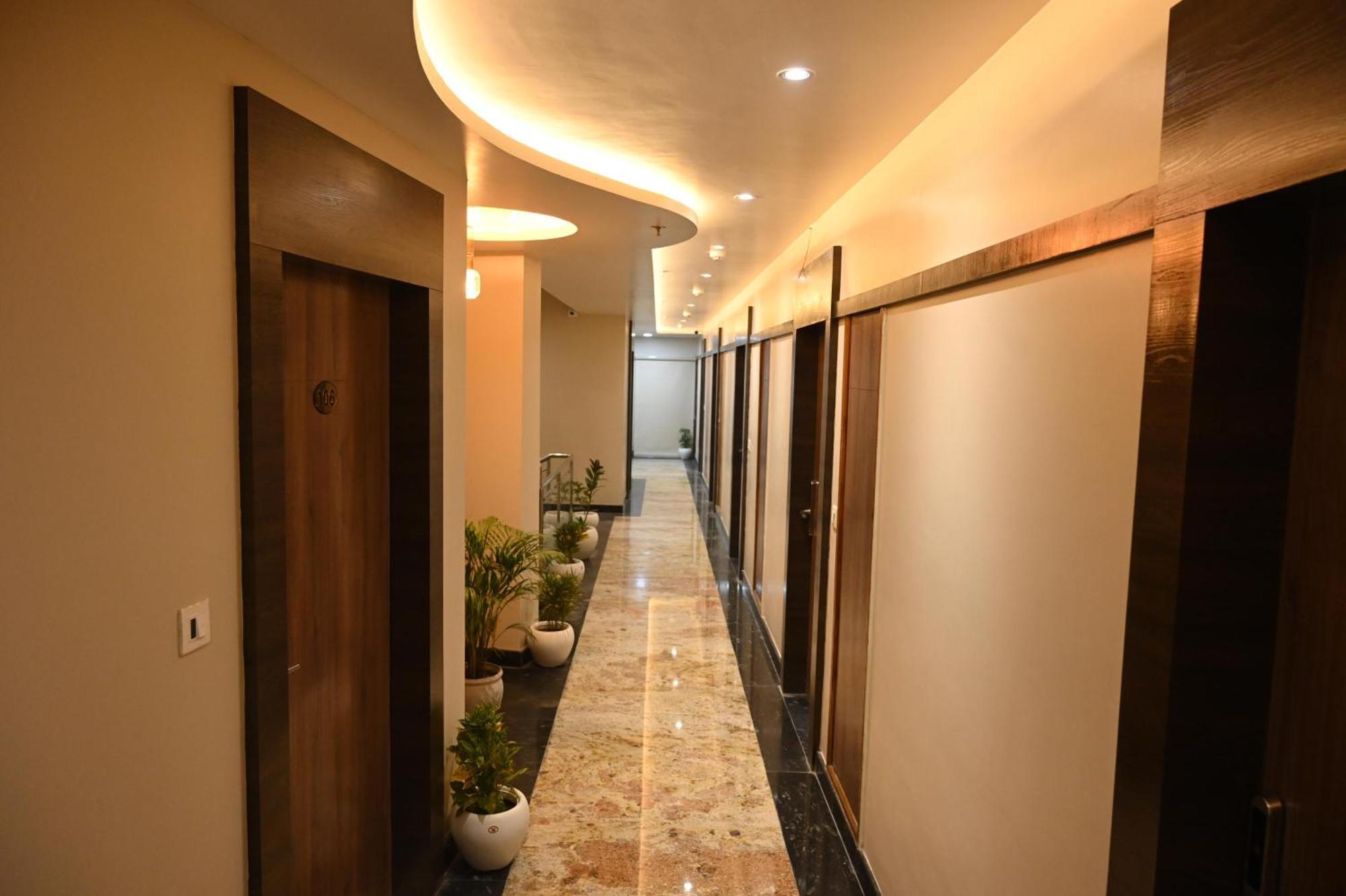 Hotel Sainik Grand 바라나시 외부 사진
