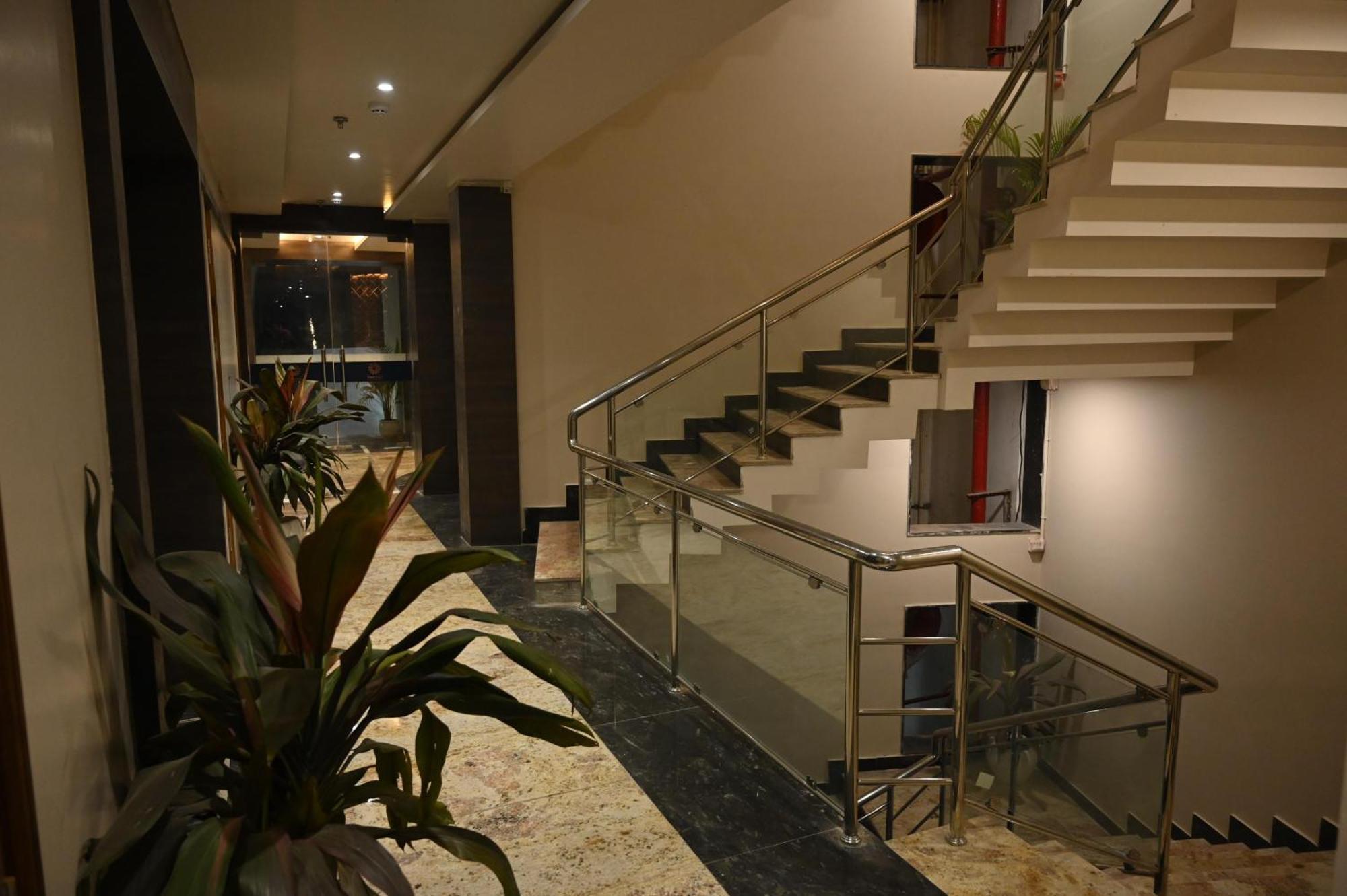 Hotel Sainik Grand 바라나시 외부 사진