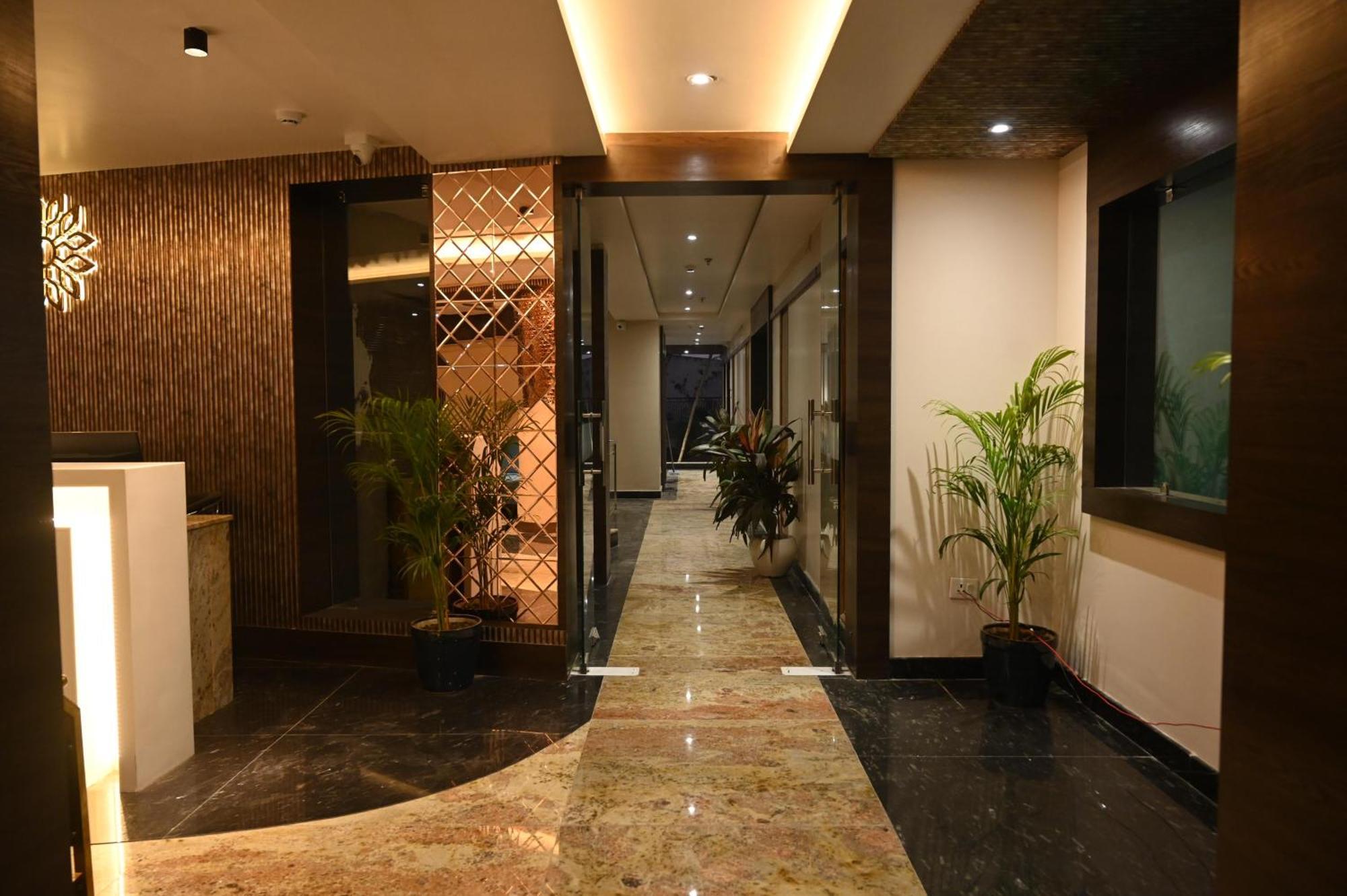 Hotel Sainik Grand 바라나시 외부 사진