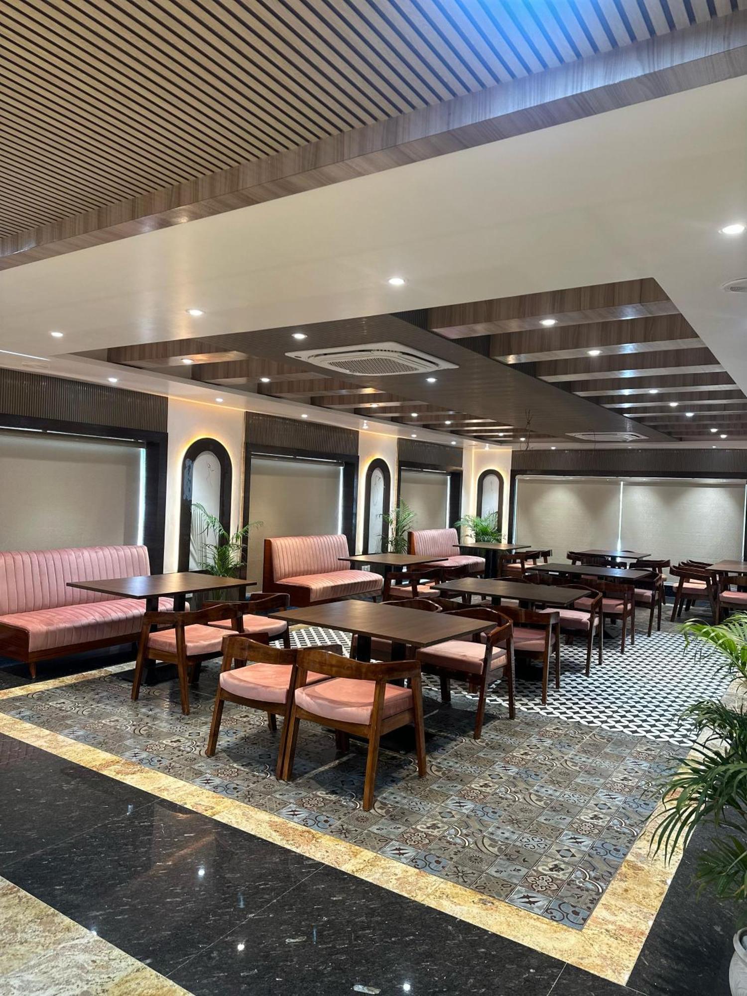 Hotel Sainik Grand 바라나시 외부 사진