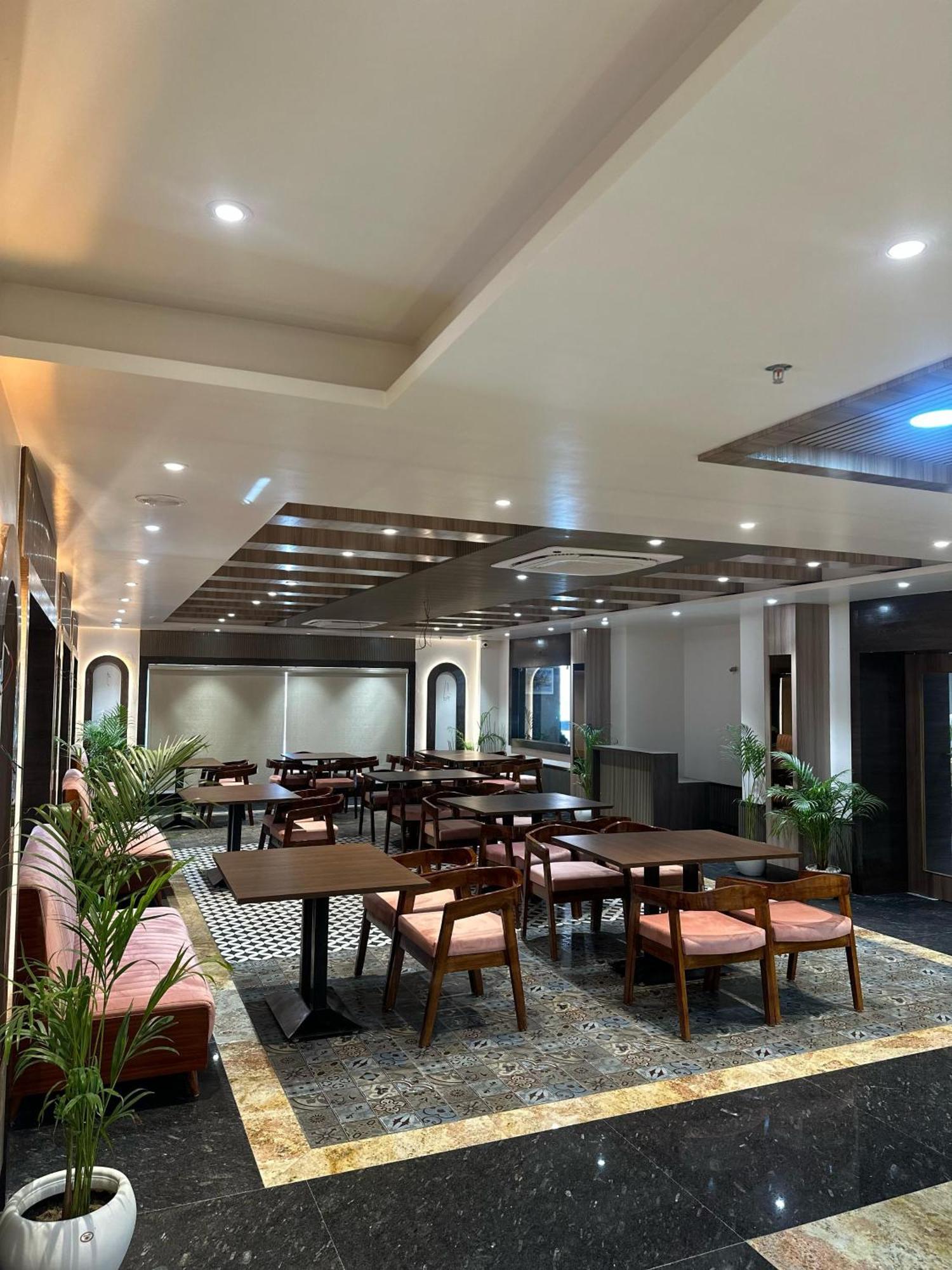 Hotel Sainik Grand 바라나시 외부 사진