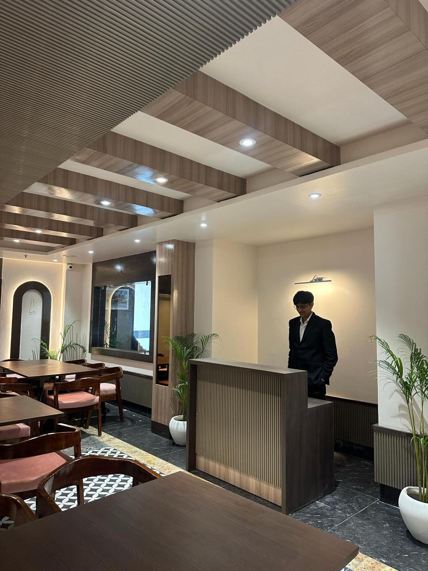 Hotel Sainik Grand 바라나시 외부 사진