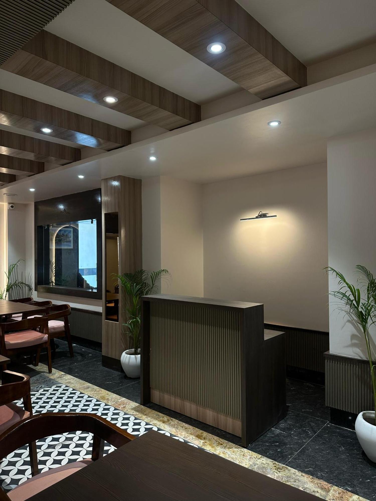 Hotel Sainik Grand 바라나시 외부 사진