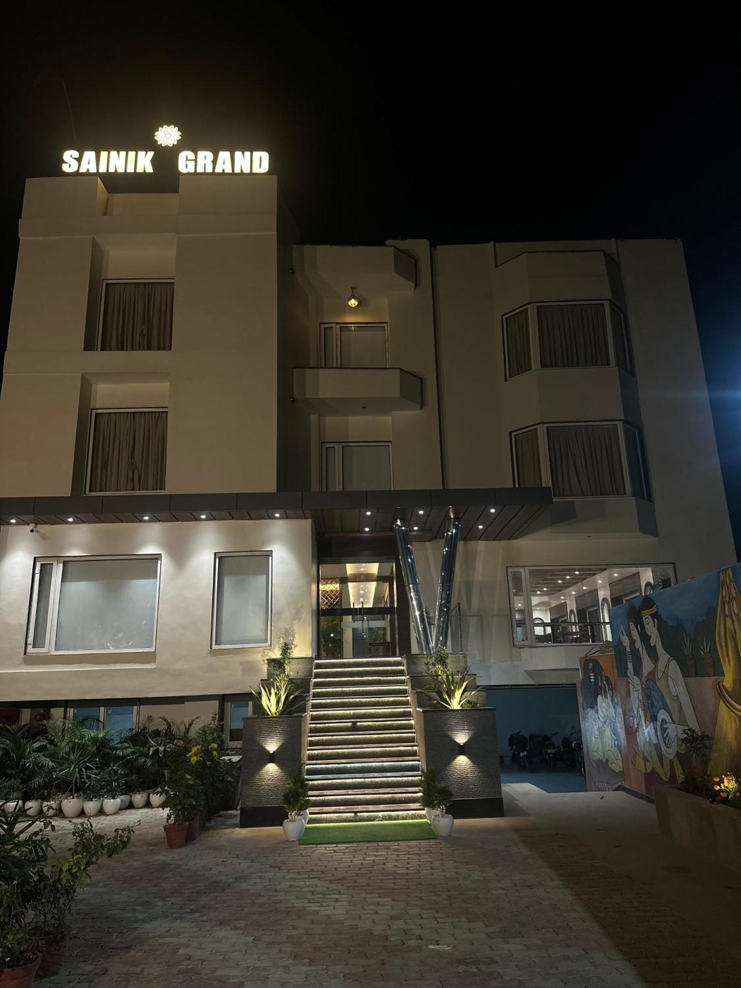Hotel Sainik Grand 바라나시 외부 사진